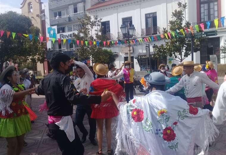 Compadres en Tarija festejaron desafiando a la pandemia