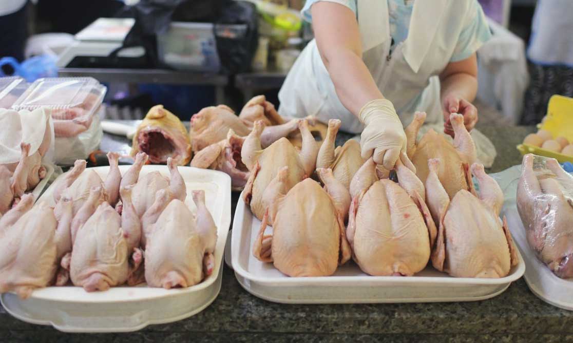 El Gobierno anuncia proceso contra supermercados por agio en el comercio de carne de res y pollo