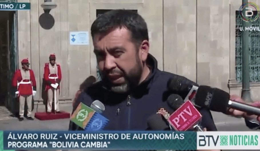 Ruiz afirma que el l programa Bolivia Cambia ‘molesta a la derecha’ porque ‘beneficia a los más humildes’