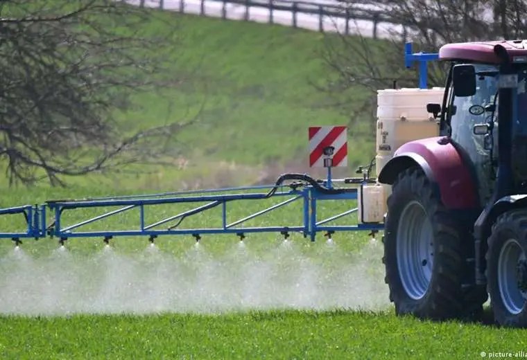 Comisión Europea propone renovar autorización del glifosato en la Unión Europea por 10 años