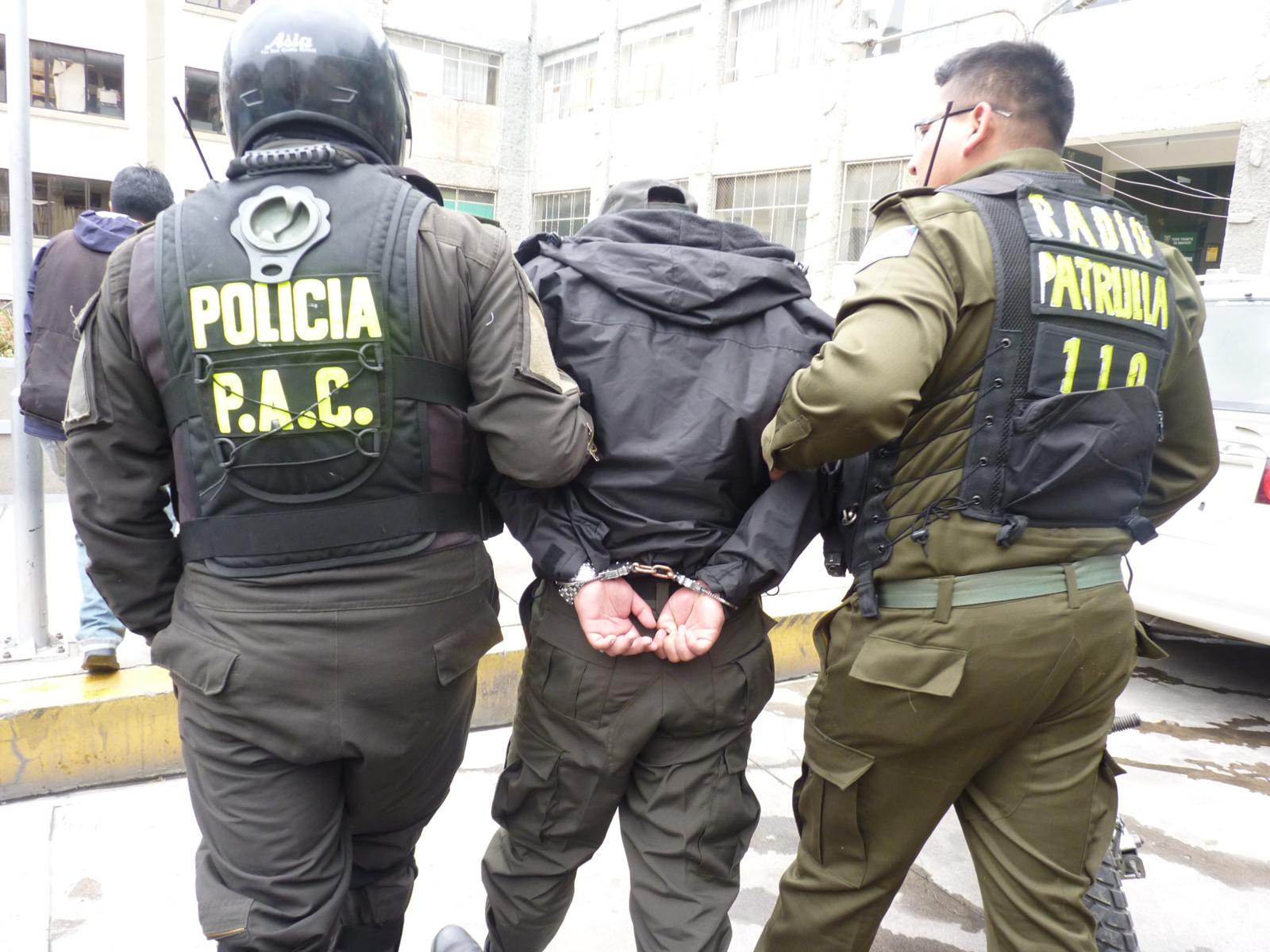 Aprehenden a policía acusado de abusar sexualmente a una mujer que había detenido