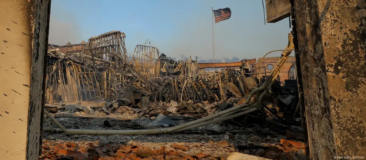 Biden declara zona catastrófica por incendios devastadores en California