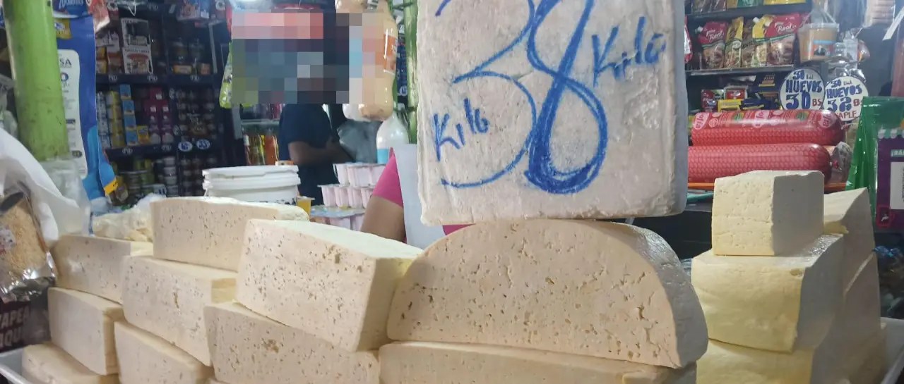 Suben los precios de la harina, el queso y el huevo en mercados cruceños