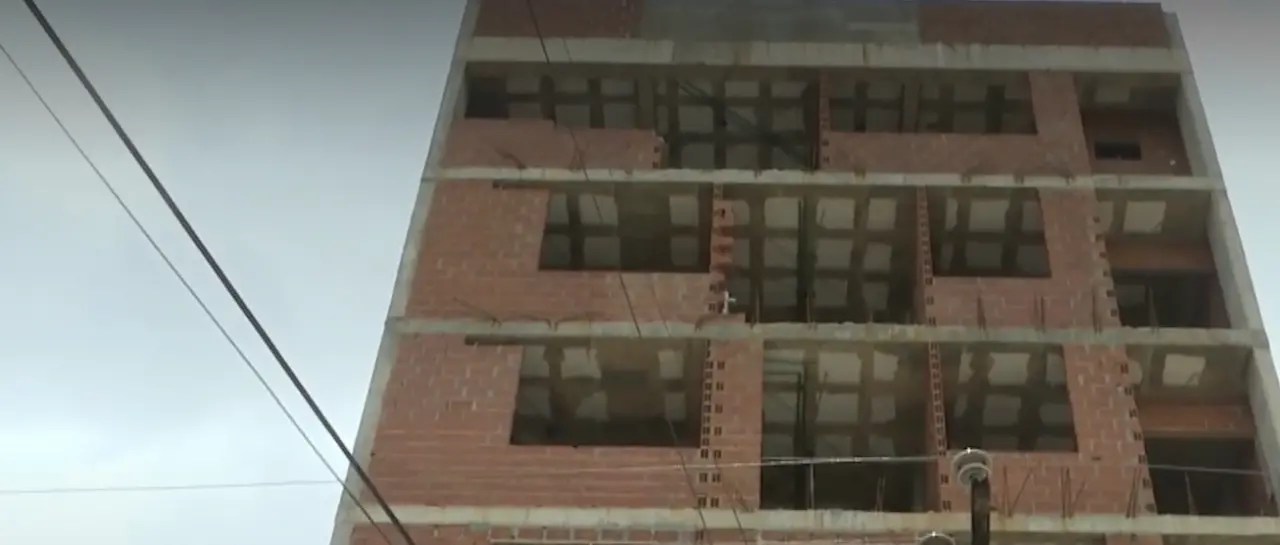 Albañil muere al caer de un séptimo piso de un edificio en construcción; era su segundo día de trabajo