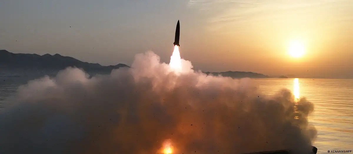 Corea del Norte lanza un misil balístico en el mar de Japón