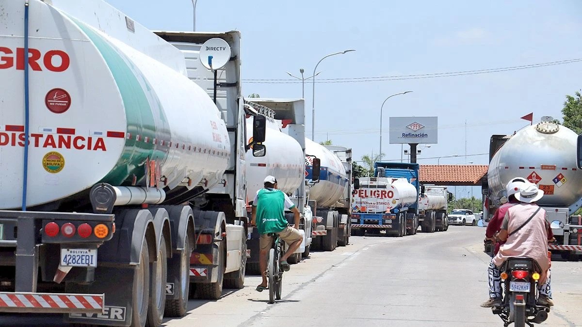 Cisterneros anuncian paro nacional desde el lunes por pagos pendientes de YPFB