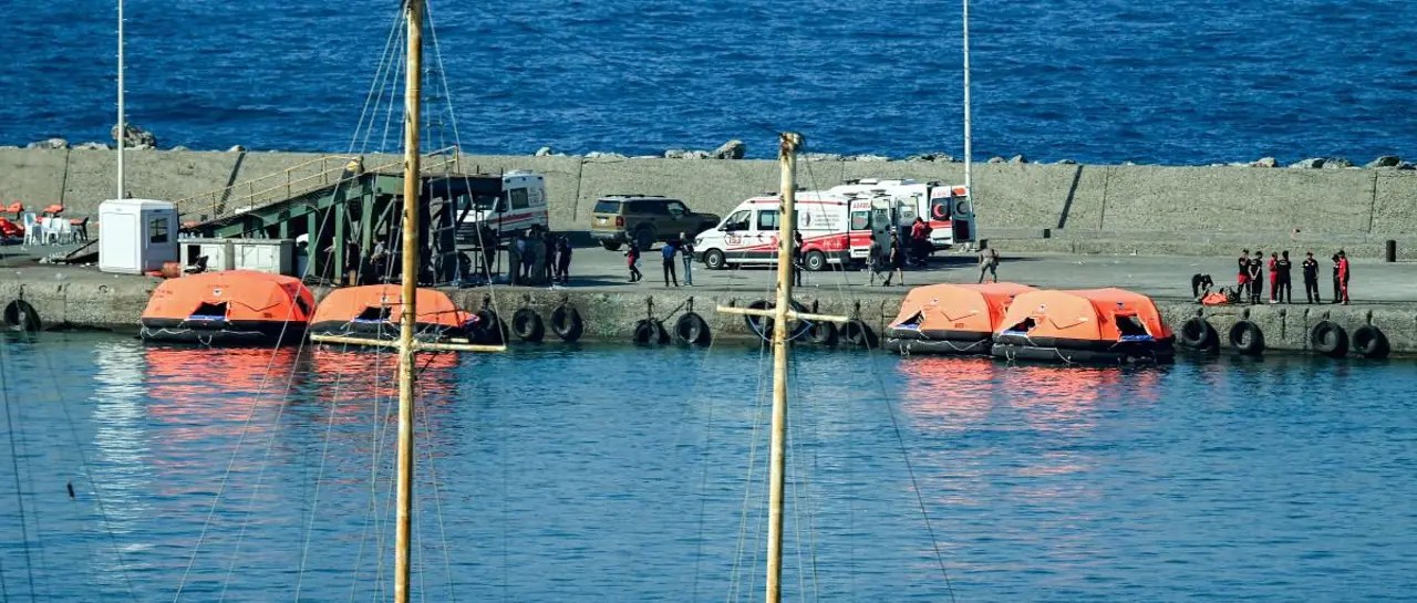 Al menos ocho muertos y 17 desaparecidos tras naufragio de un ferri en Chipre del Norte