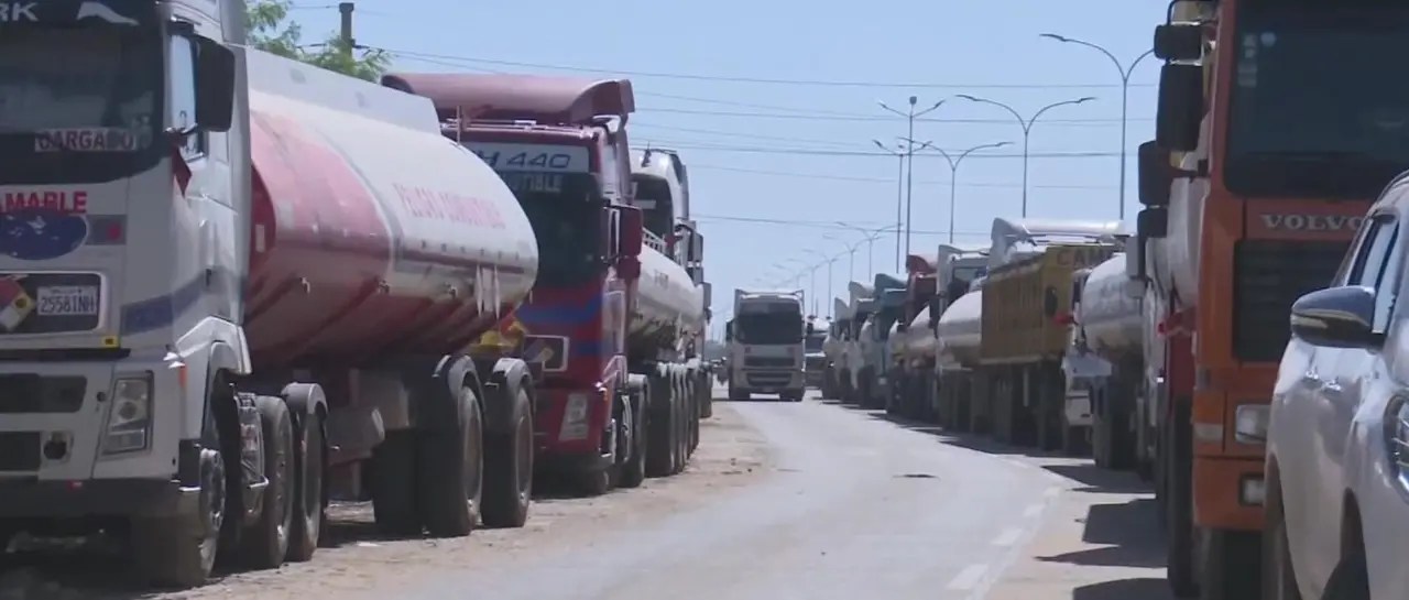 Más de 500 cisternas quedan paradas en Palmasola por el nuevo precio del diésel