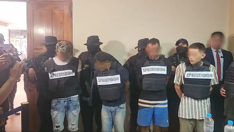 Cuatro presuntos miembros del Comando Vermelho son aprehendidos por asesinato en Riberalta