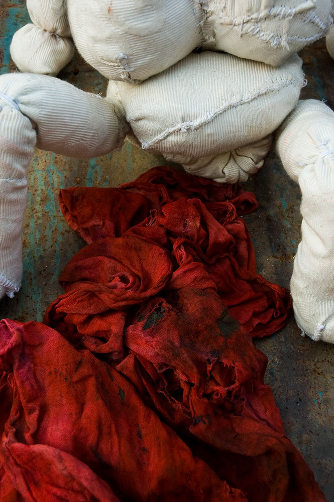 Pakistan Artist Art Ahsan-Masood Feminity Women Heterosexuality Homosexuality Dolls Sex-doll female-sex-doll Papier-maché Sex-object Scissors conformity sexual-repression Blood genitals Periods