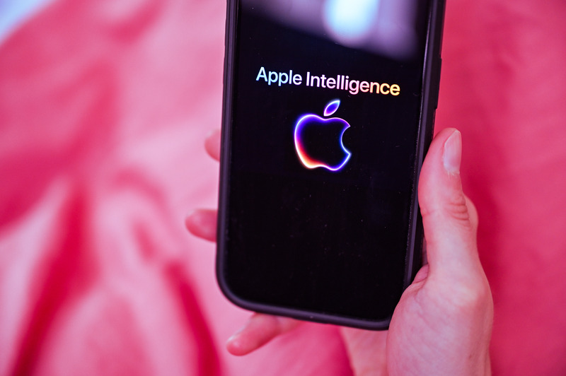Apple joins White house AI safety commitment