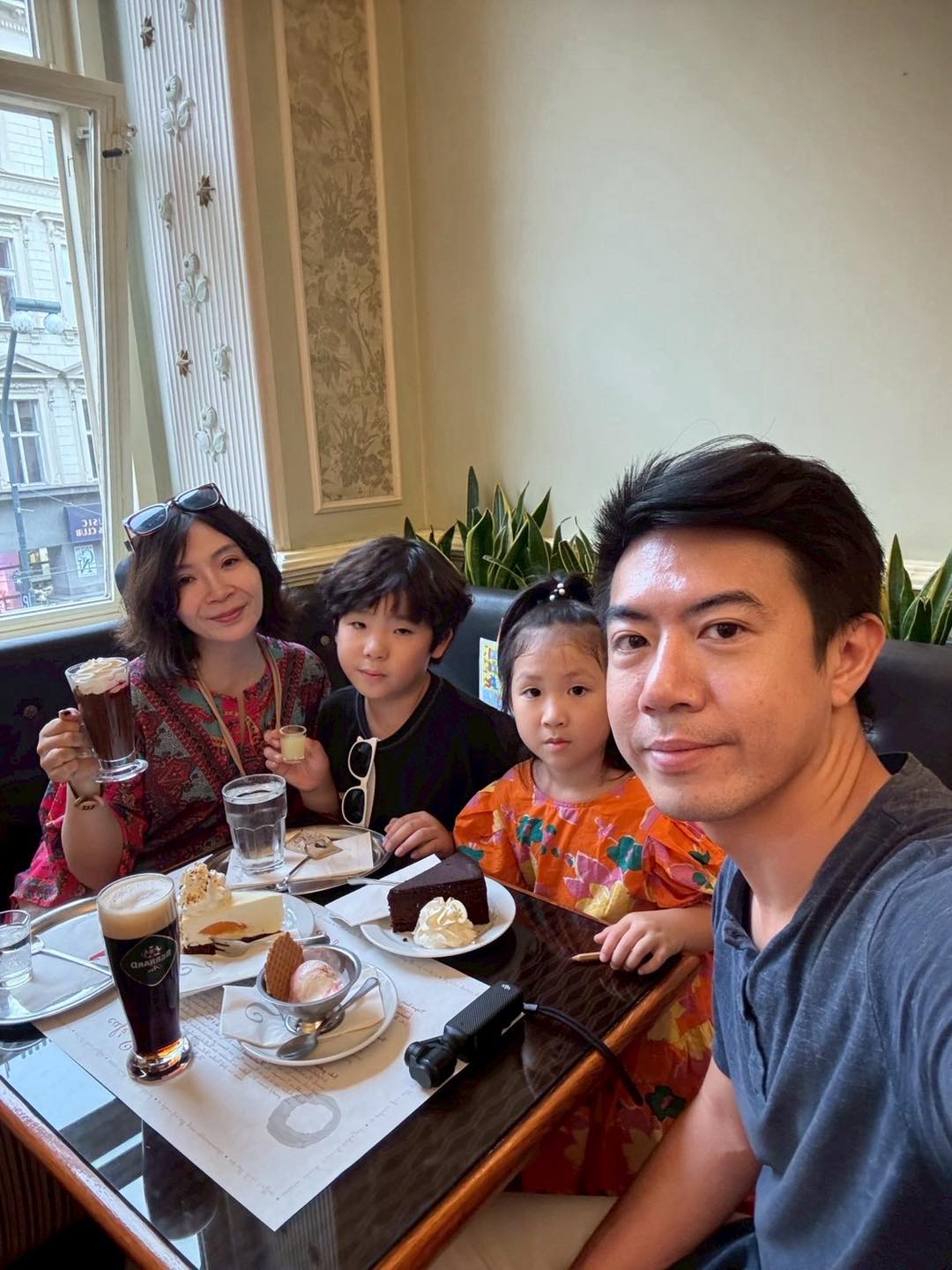 【捷克自助】布拉格百年咖啡廳｜文人雅士聚集的羅孚咖啡 Café Louvre