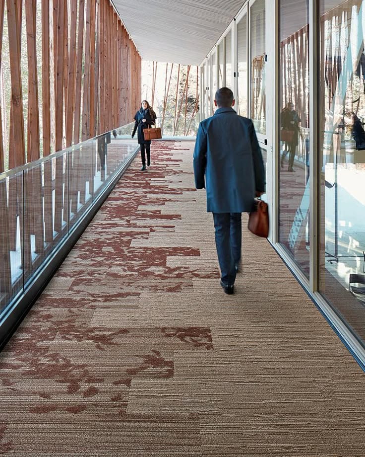 Carpet Tile vs. Broadloom Carpet: Mana yang Lebih Cocok untuk Ruang Kantor Anda?