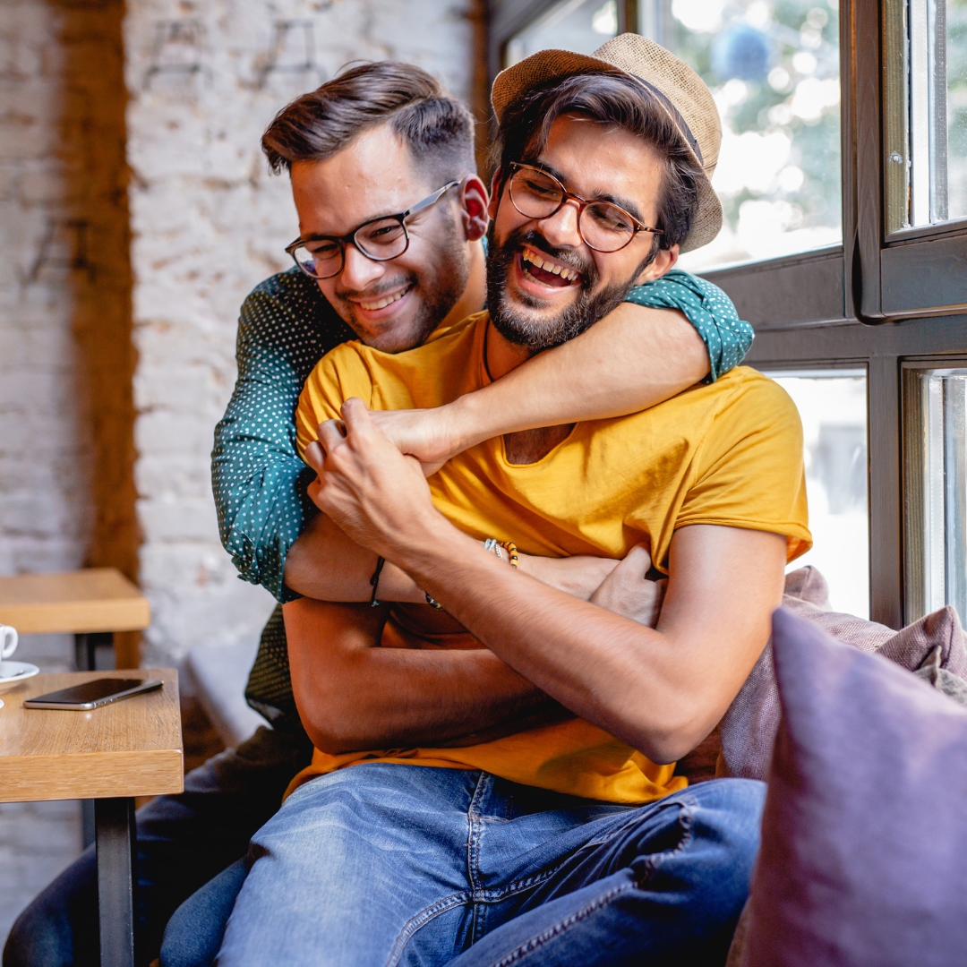 Descubre el fenómeno de las parejas LAT (Living Apart Together), que combina independencia con compromiso. Este artículo explora cómo factores astrologícos y socioeconómicos influyen en la elección de vivir separados, reflejando un cambio en las tradicionales dinámicas de pareja.