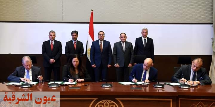 وزيرا التنمية والإنتاج الحربي يشهدون توقيع عقد اتفاق لتنفيذ مشروع الدفع المسبق لتذكرة ركوب أتوبيسات النقل العام بالقاهرة