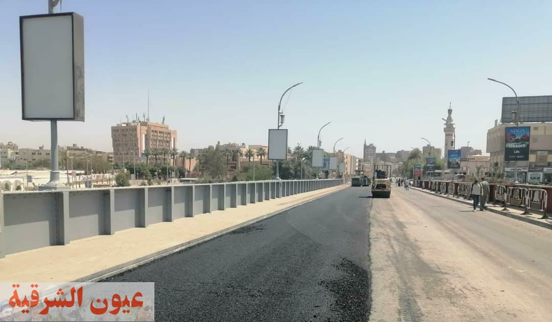 محافظ سوهاج يوجه بسرعة إنهاء أعمال الرصف والتمهيد للطرق
