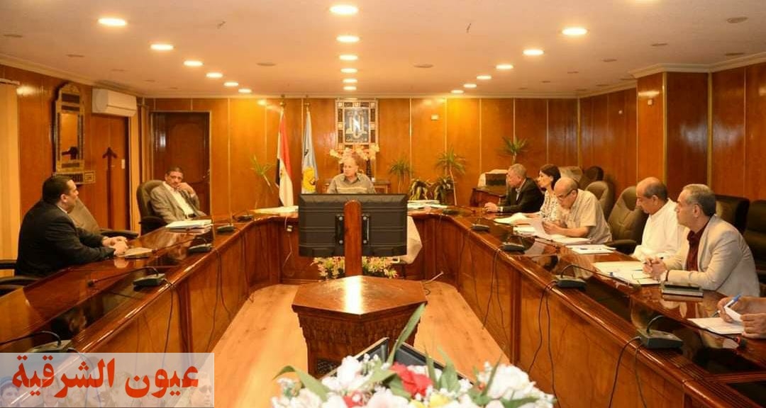 محافظ أسيوط يناقش آخر المستجدات بشأن تنفيذ مشروعات الخطة الإستثمارية