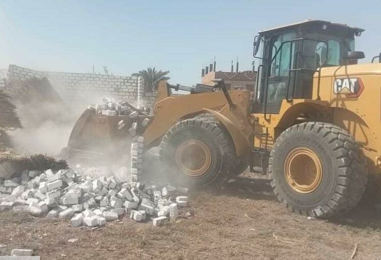 محافظ أسوان يوجه بمتابعة إزالة حالات التعدي بمدن كوم أمبو ودراو وإدفو