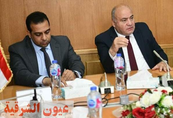 محافظ قنا يتابع الموقف التنفيذي لمشروع ترفيق مدينة الأمل