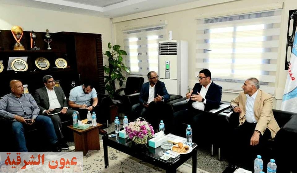 وزير الإسكان يعقد اجتماعًا بـ