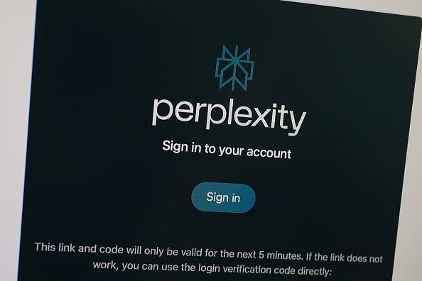 Perplexity, 1년 만에 무슨 일이 있었나, 트래픽 정체와 경쟁 뒤처짐의 구조적 이유