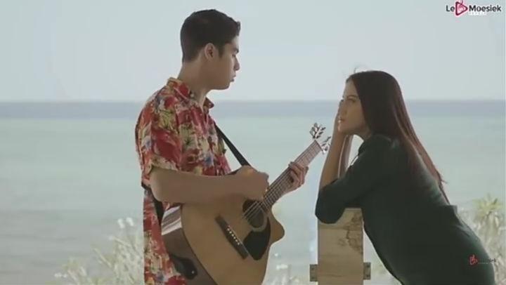 Masihkah mungkin hatimu berkenan menerima hatiku untukmu. Lirik Lagu Kesayanganku Al Ghazali Ft Chelsea Shania