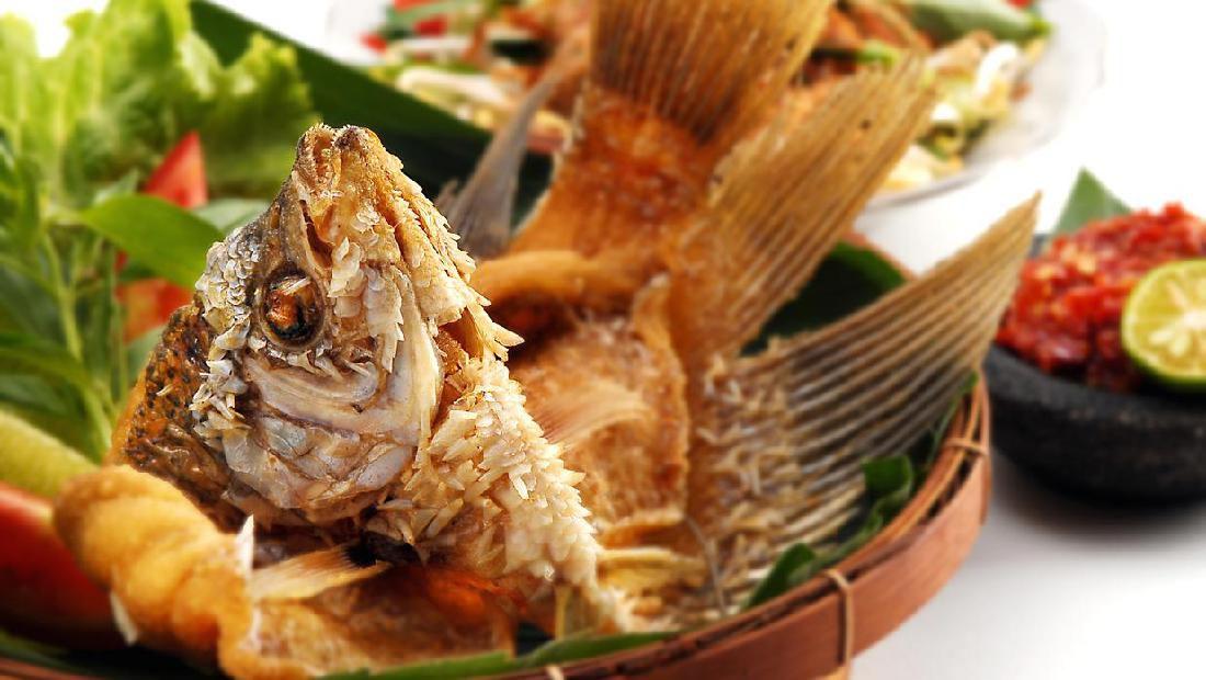 Tips Menggoreng Ikan Gurame Agar Garing tapi Matang di Dalam