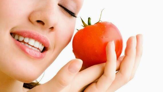 Selain itu, tomat juga mengandung likopen dan . Cara Mengobati Jerawat Dengan Masker Tomat