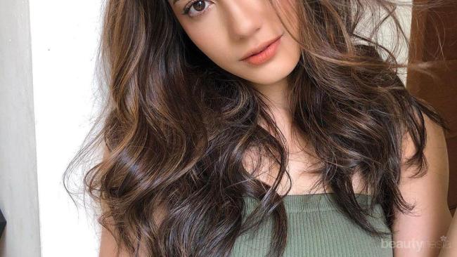 Boleh juga nih kalau kamu memakai model rambut layer panjang. Bakal Jadi Trend Siap Siap Coba Potongan Rambut Panjang Ini Di Tahun 2020