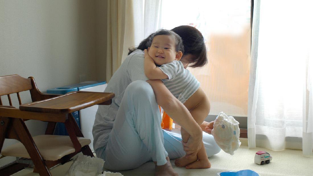 Bentuk kotoran lebih keras dari . 7 Cara Mengatasi Bayi Susah Bab Bunda Perlu Tahu