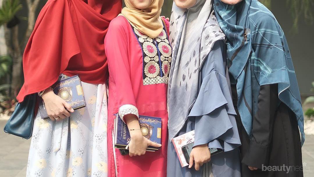 Selama ini penggunaan pashmina sebagai alternatif penutup aurat, karena tidak banyak yang tahu cara pakai jilbab pashmina yang sesuai dengan . 6 Tips Mudah Memakai Hijab Syar I Untuk Pemula Nyaman Dan Modis