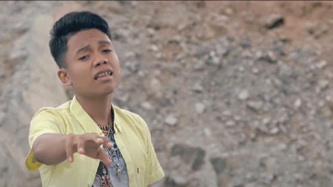 Kuingin akan selalu bisa mencintai dirimu. Lirik Lagu Hendaklah Cari Pengganti Arief