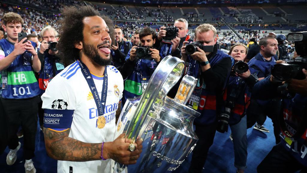 Eks Bek Real Madrid Marcelo Gantung Sepatu