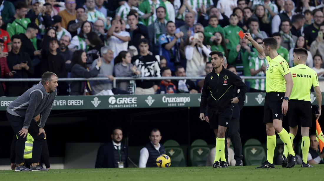 Flick Dikartu Merah, Terancam Absen Pimpin Barca Lawan Atletico