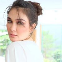 Konde rambut modern sanggul untuk dewasa sedia beberapa varian model sesuai gambar mohon tulis di keterangan varian model yang diminta ya jual aneka sanggul . Mau Kondangan Coba Tata Rambut Sanggul Modern Ala Selebritis Ini