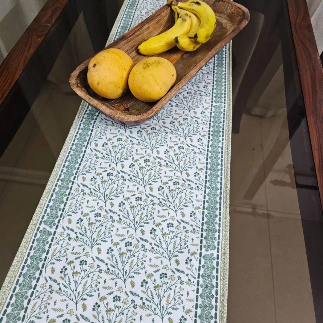 Summery table runner
