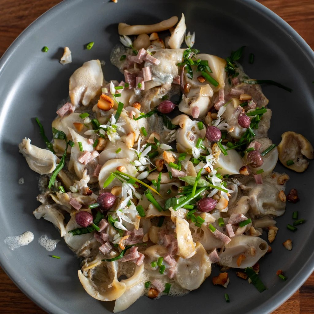 Lire la suite à propos de l’article Carpaccio de bulots à la vinaigrette d’andouille, herbes du printemps