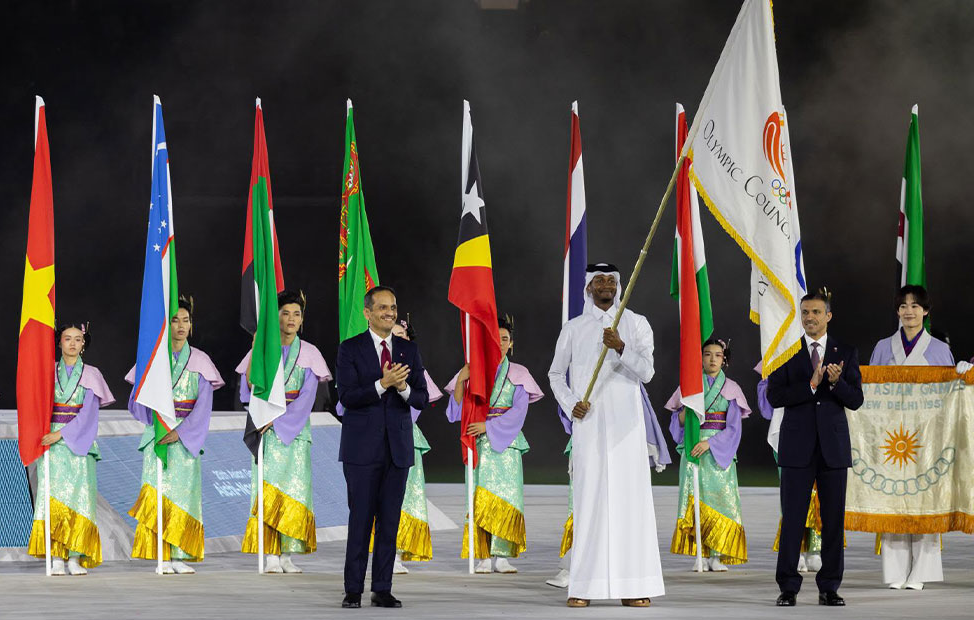 ‫ دولة قطر تتسلم علم المجلس الأولمبي الآسيوي لاستضافة دورة الألعاب الآسيوية في نسختها الـ 21