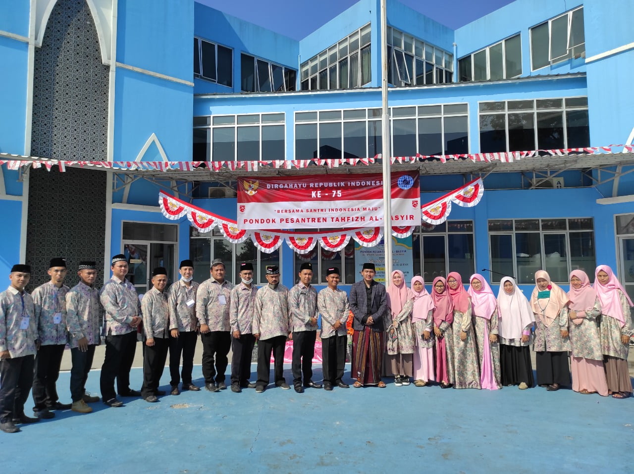 Sekolah islam penghafal quran (boarding school) sd, smp, sma, sebuah ponpes . Tentang Kami Pondok Pesantren Tahfiz Penghafal Quran Bogor Sekolah Islam Sd Smp Sma Al Basyir Boarding School