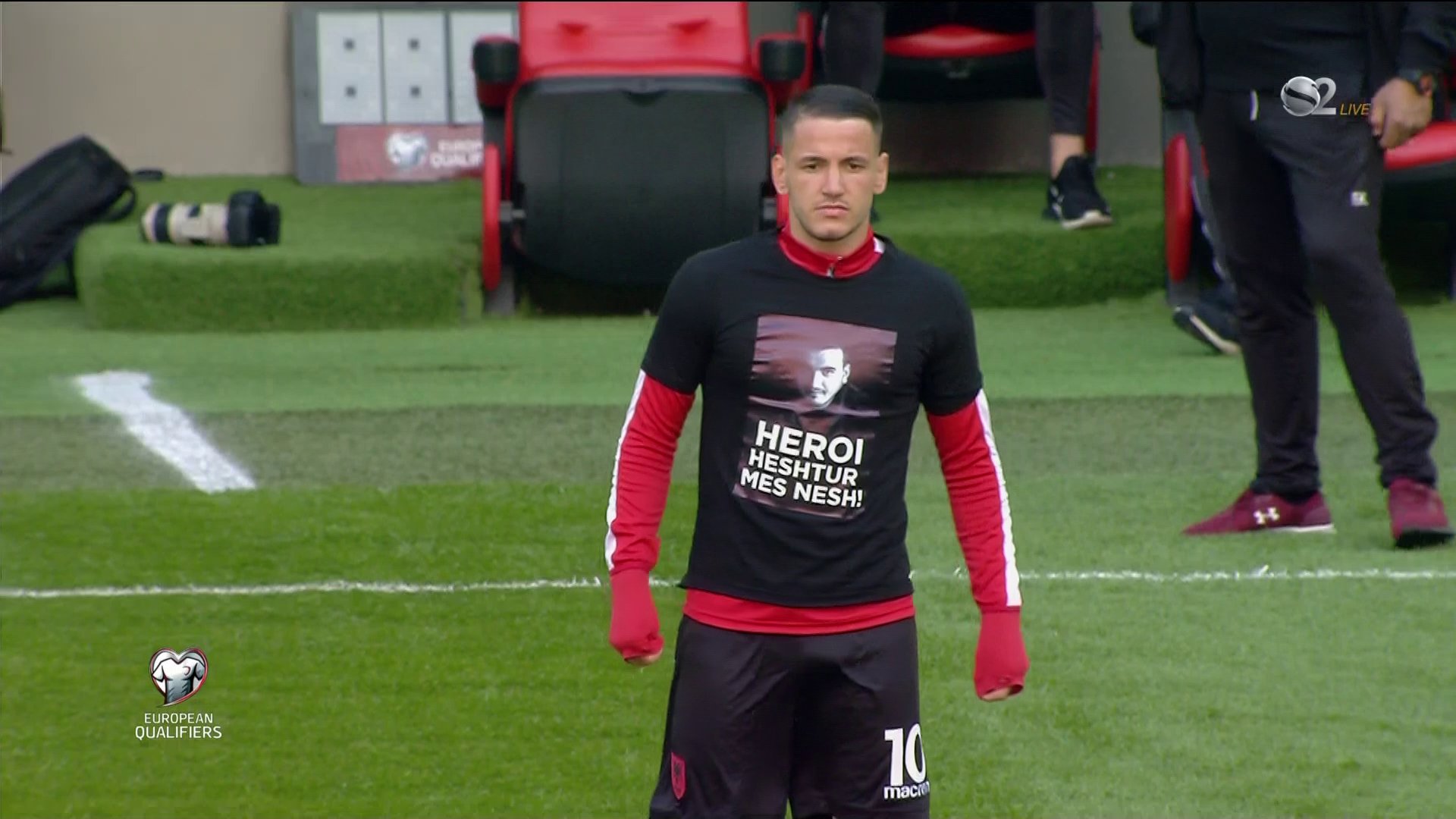 “Heroi i heshtur mes nesh”, futbollistët e kombëtares nderojnë Arjan Salën