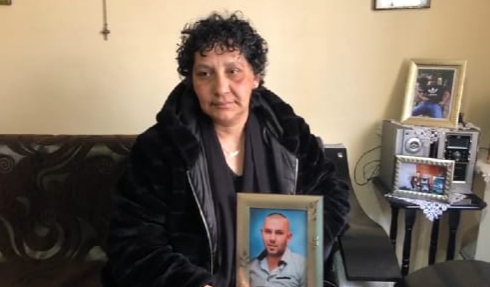 “E goditi me makinë, i thyen brinjët me leva”, nëna e Marsel Osmanit: Kam 5 vjet që kërkoj të arrestohet