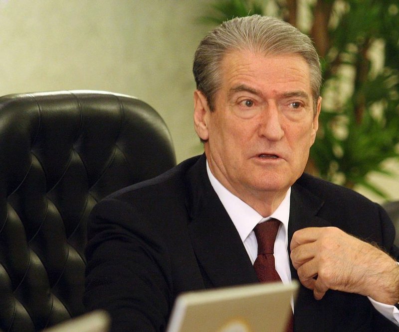 Tenderi i uniformave, Berisha: Në Suedi kapelja e policit kushton 34 euro, në Shqipëri 350