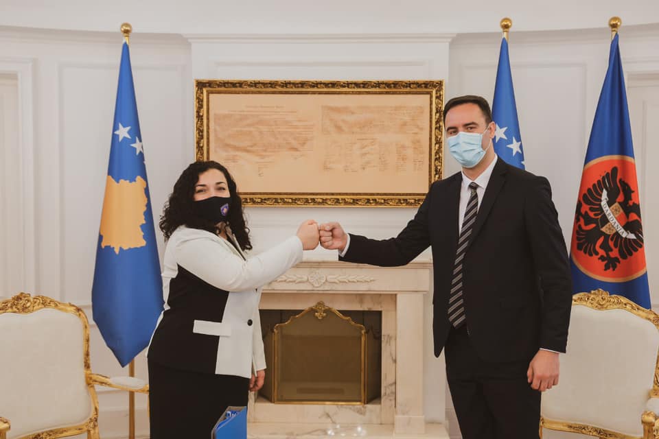 Vaksinohet Vjosa Osmani dhe Glauk Konjufca