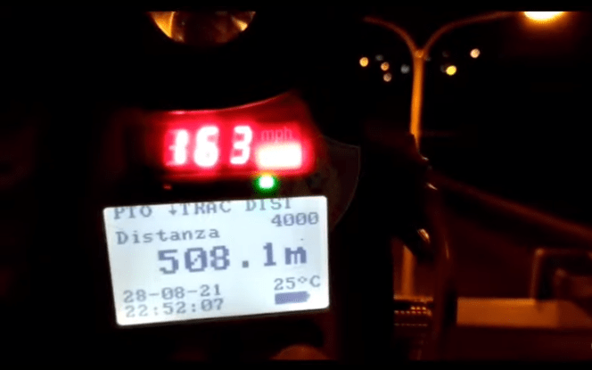 Me 163 km/h, policia gjobit 35 shoferë dhe pezullon 16 patenta! Arreston 4 persona në Tiranë (VIDEO)