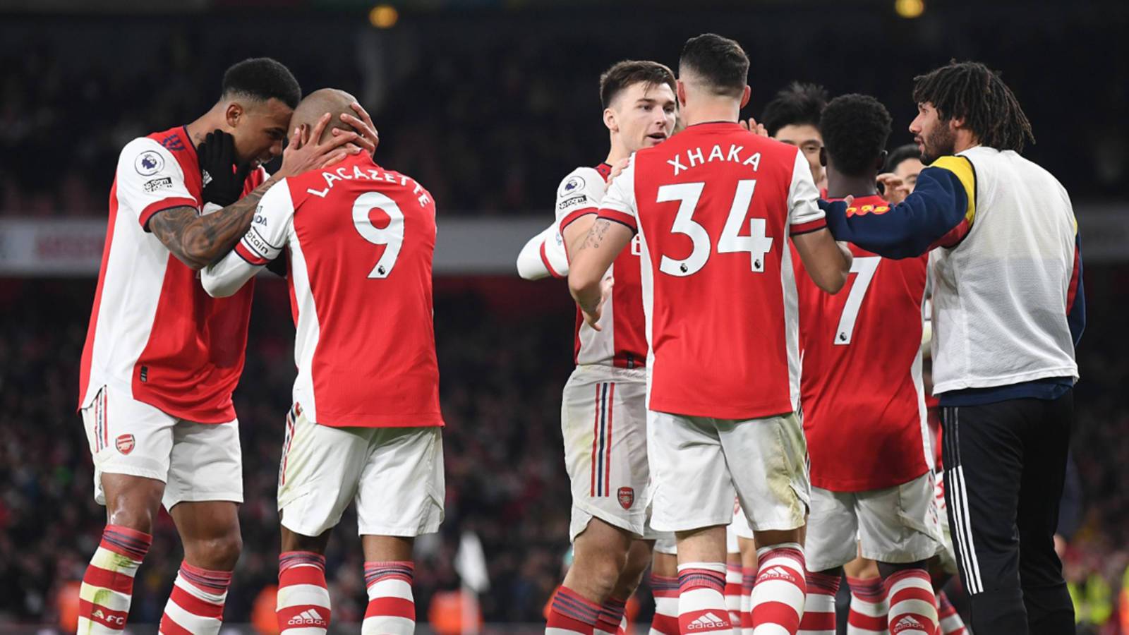 Arsenali përgatit tre goditje nga Seria A