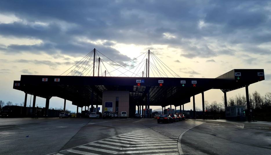 BE: Kosova ka të drejtë t’i heqë targat “KM”