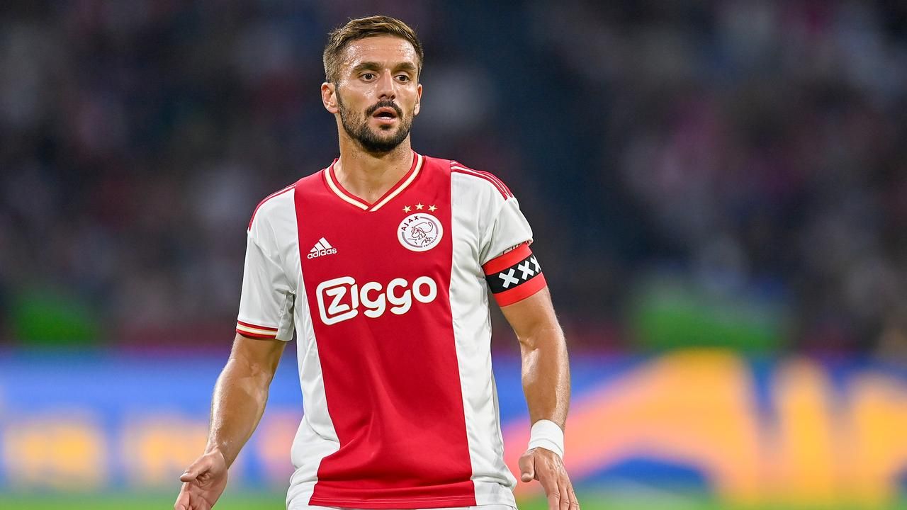 Dusan Tadic përplaset me dy grabitës të armatosur, momente paniku për sulmuesin nga Serbia