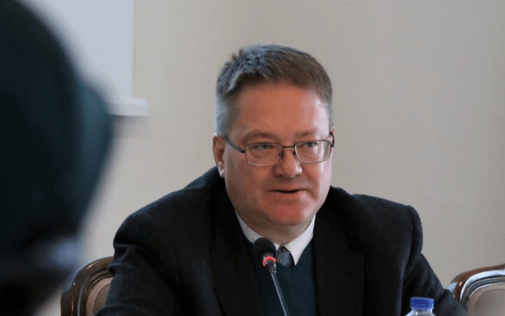 Ambasadori britanik: Është koha që Kosova ta prezantojë draft-statutin për Asociacionin
