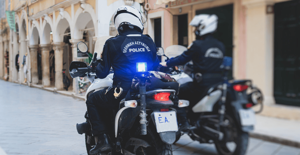 Vite më parë i vodhën shtëpinë në Mykonos, rastësia “ballafaqon” dy shqiptarë me grekun, çfarë ndodhi dje në Athinë