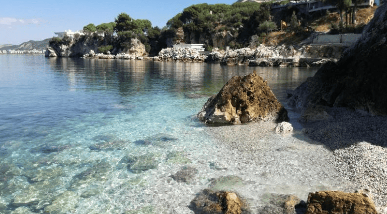 Po lahej në det, mbytet i moshuari në Vlorë